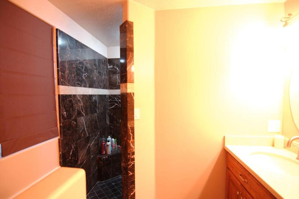 Tacit Shadow Resort Paradise Deluxe Suite, Gym, Coffee Bar, Hot-Tub, Free Laundry, Food Available Parowan Eksteriør bilde